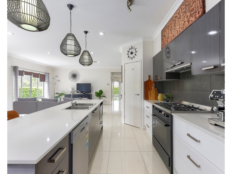 11 Jillaine Street, Everton Hills QLD 4053