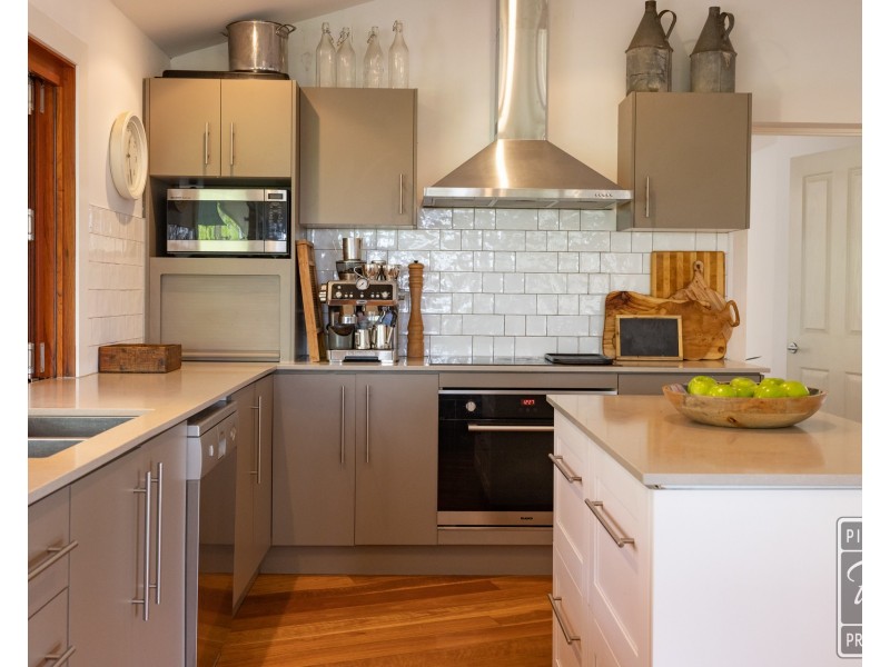 2427 Moggill Road, Pinjarra Hills QLD 4069