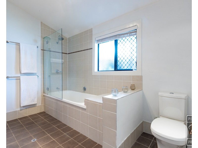 2427 Moggill Road, Pinjarra Hills QLD 4069