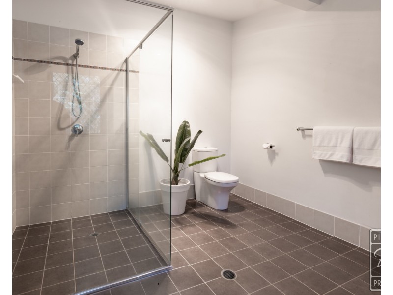 2427 Moggill Road, Pinjarra Hills QLD 4069