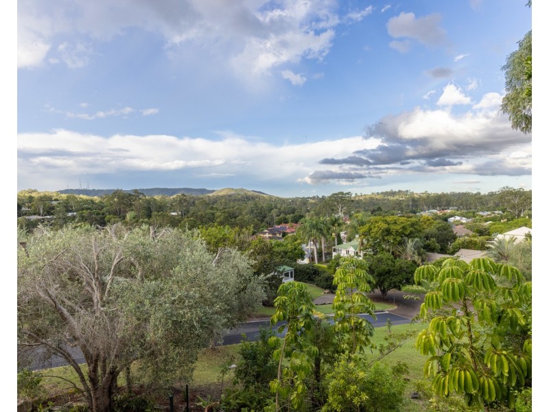 10 Palmer Close, Brookfield QLD 4069