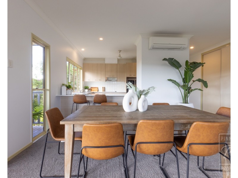 10 Palmer Close, Brookfield QLD 4069