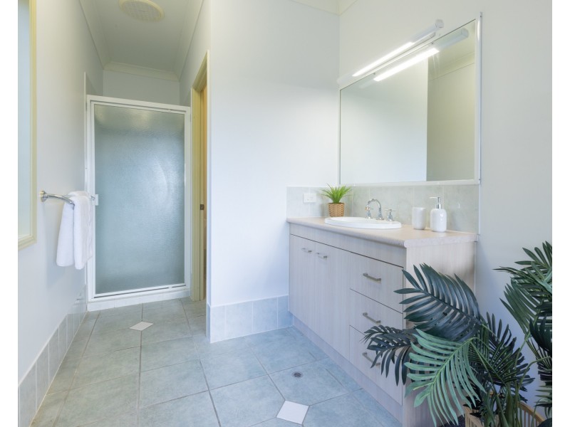 10 Palmer Close, Brookfield QLD 4069