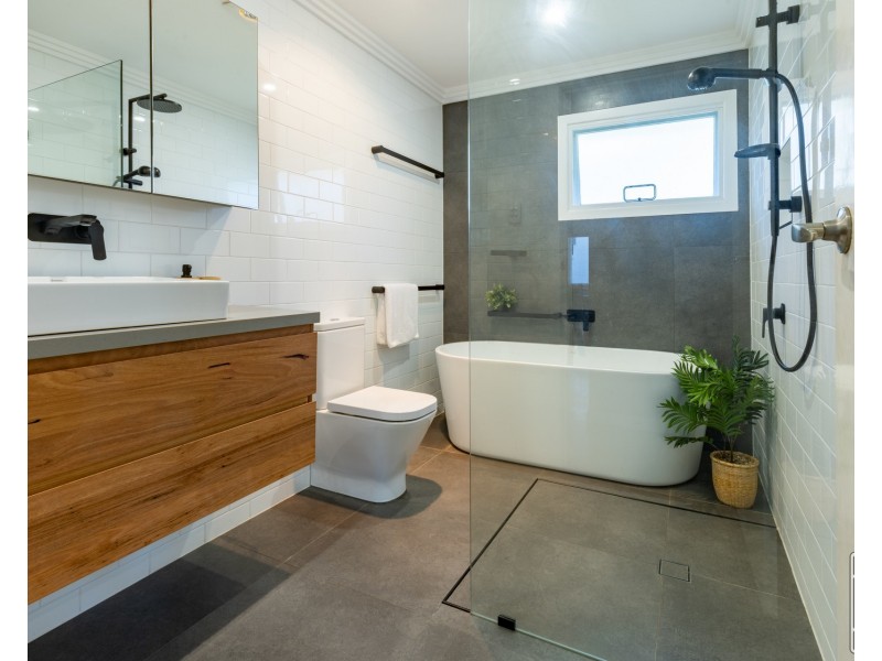 6 Oberon Street, Morningside QLD 4170