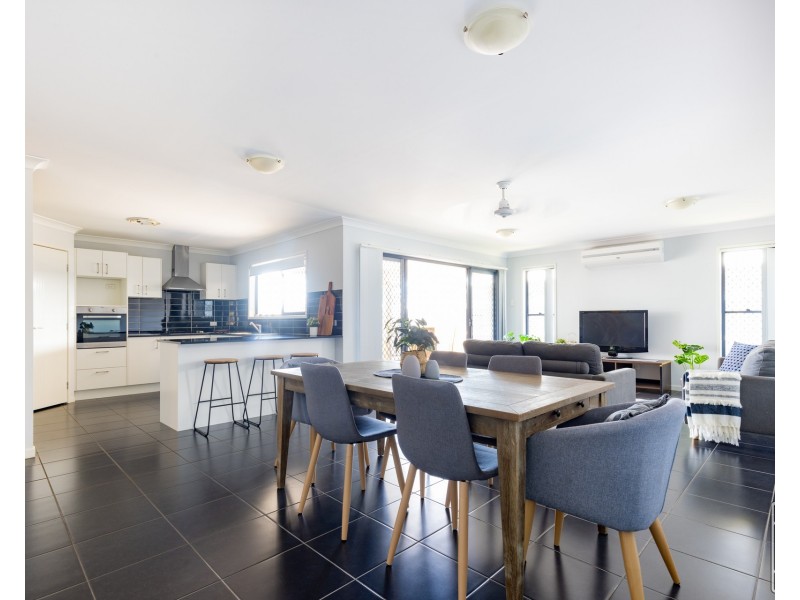 11 Fun Close, Bridgeman Downs QLD 4035