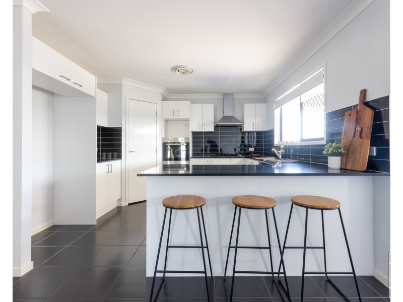 11 Fun Close, Bridgeman Downs QLD 4035