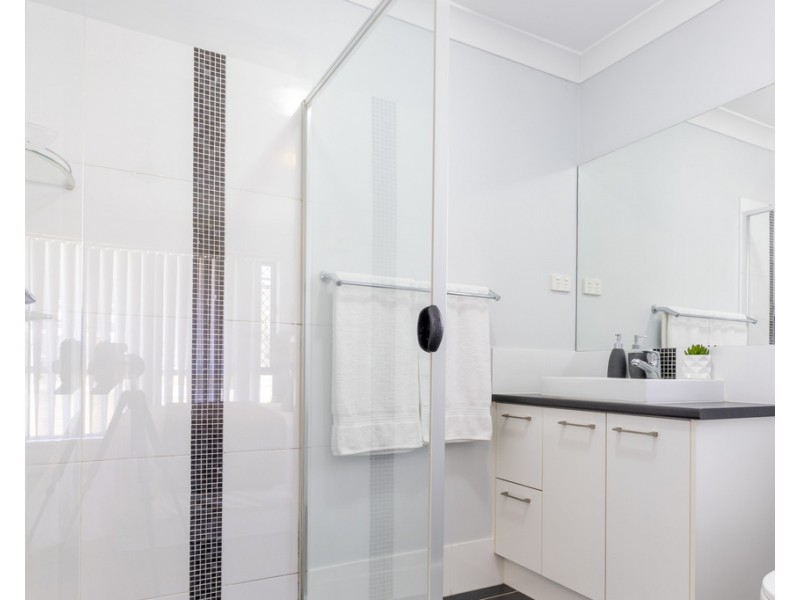 11 Fun Close, Bridgeman Downs QLD 4035