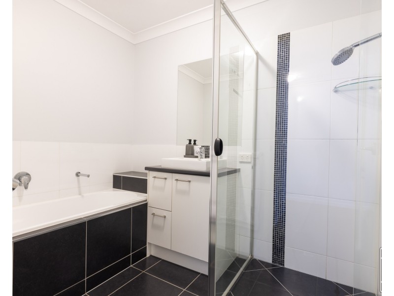 11 Fun Close, Bridgeman Downs QLD 4035