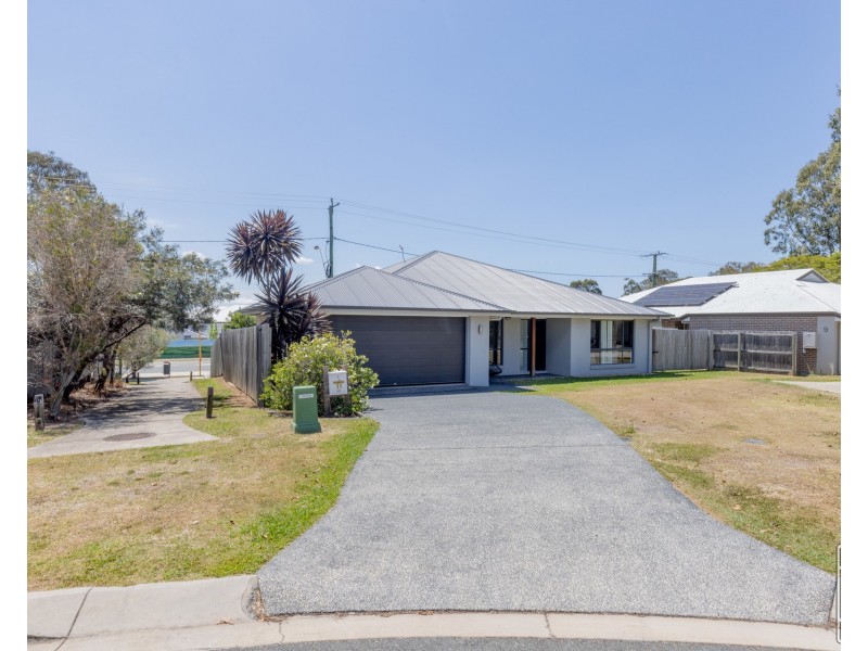11 Fun Close, Bridgeman Downs QLD 4035