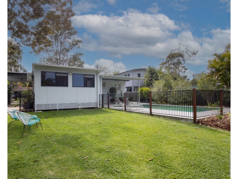4 Fortrose Street, Kenmore QLD 4069