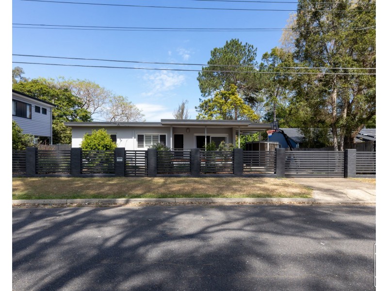 4 Fortrose Street, Kenmore QLD 4069