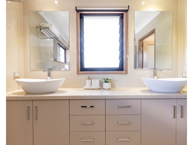 228 Sugars Road, Anstead QLD 4070