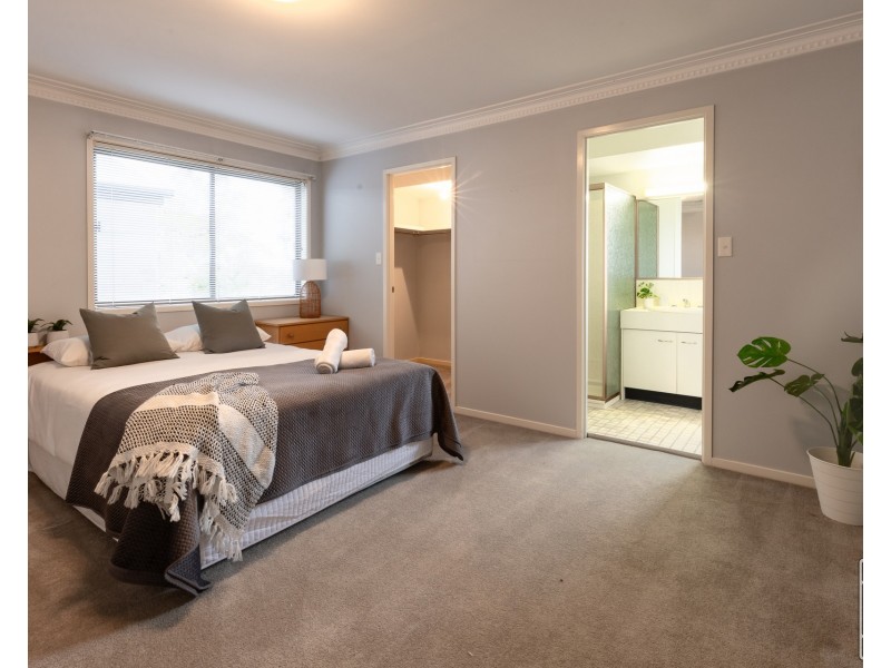 52 Nicholson Street, Greenslopes QLD 4120