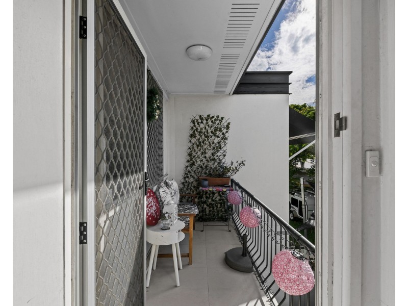 4/15 Barter Avenue, Holland Park QLD 4121