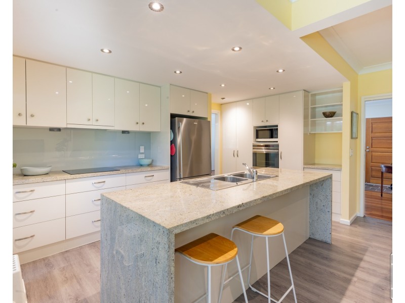 8 Fortrose Street, Kenmore QLD 4069