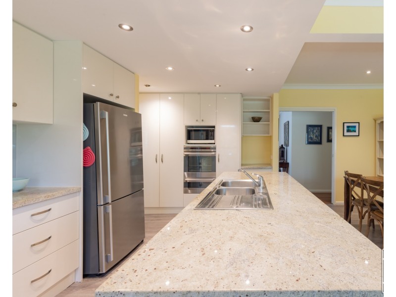 8 Fortrose Street, Kenmore QLD 4069