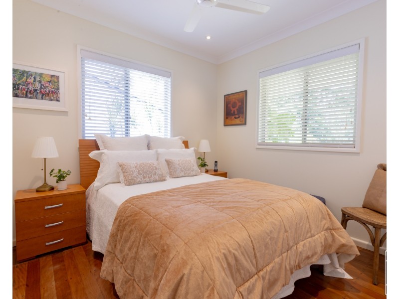 8 Fortrose Street, Kenmore QLD 4069