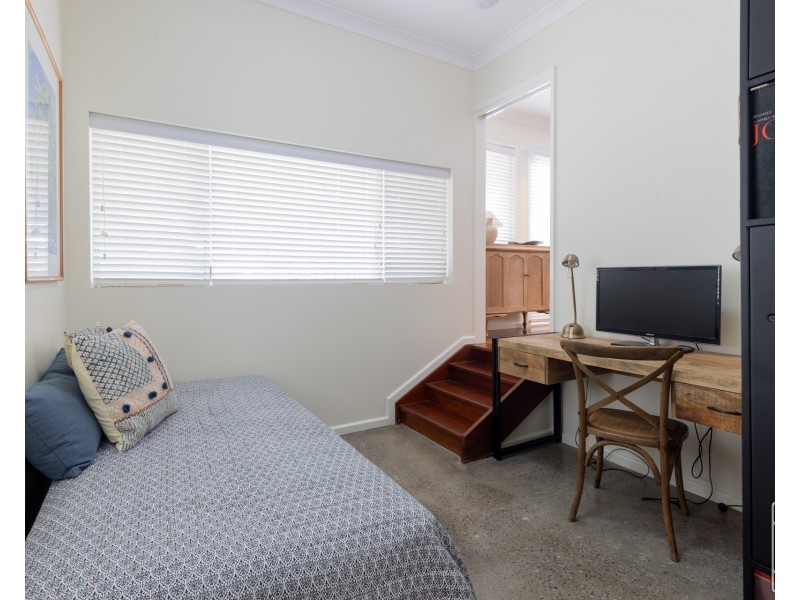 8 Fortrose Street, Kenmore QLD 4069