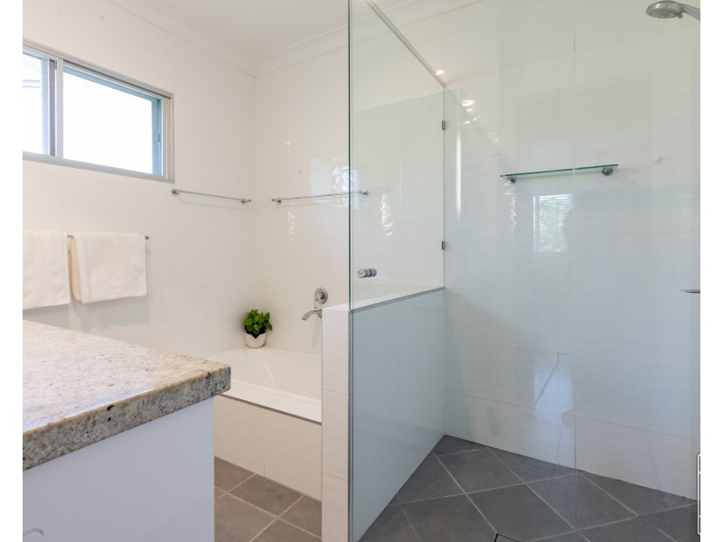 8 Fortrose Street, Kenmore QLD 4069