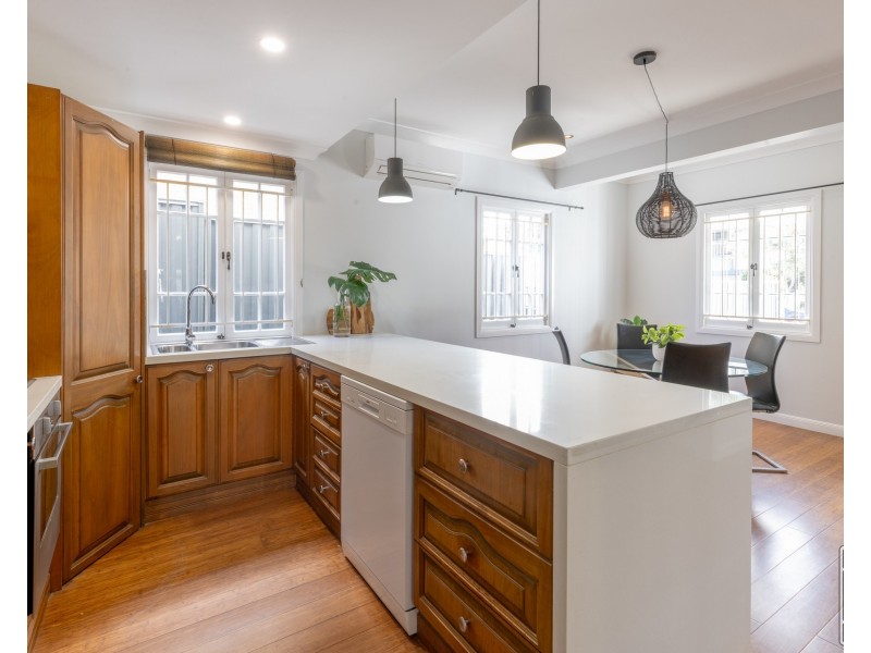 65 Cedar Street, Greenslopes QLD 4120