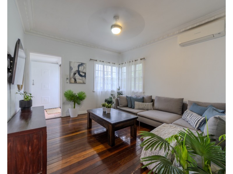 303 Preston Road, Wynnum West QLD 4178