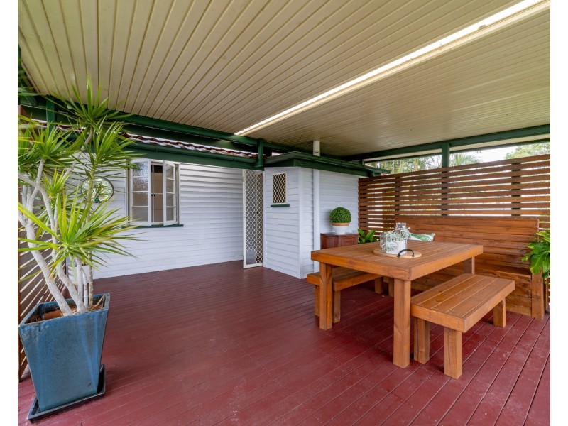 303 Preston Road, Wynnum West QLD 4178