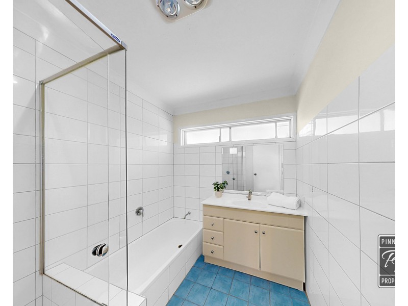 85 Kilkivan Avenue, Kenmore QLD 4069