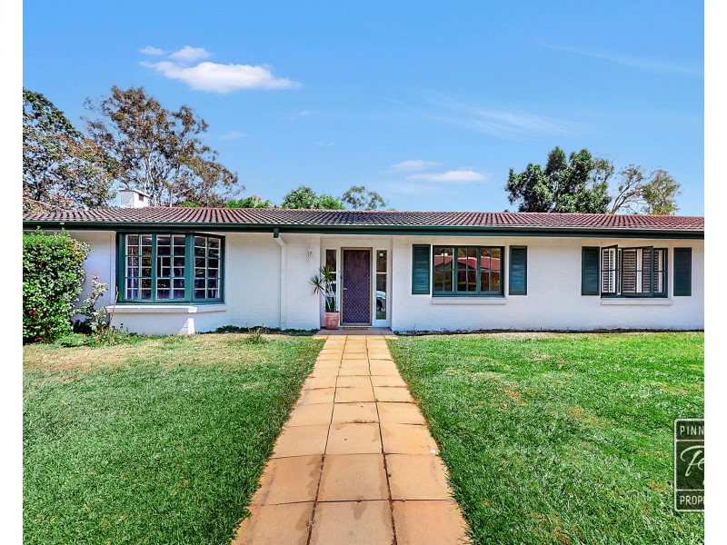 85 Kilkivan Avenue, Kenmore QLD 4069