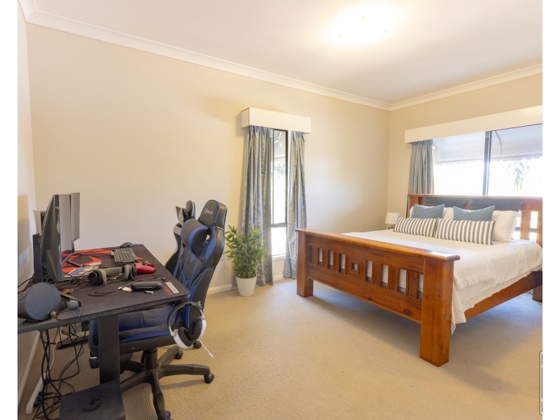 10 Syntax Street, Sadliers Crossing QLD 4305