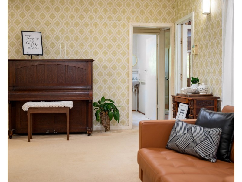 203 Rafting Ground Road, Kenmore Hills QLD 4069