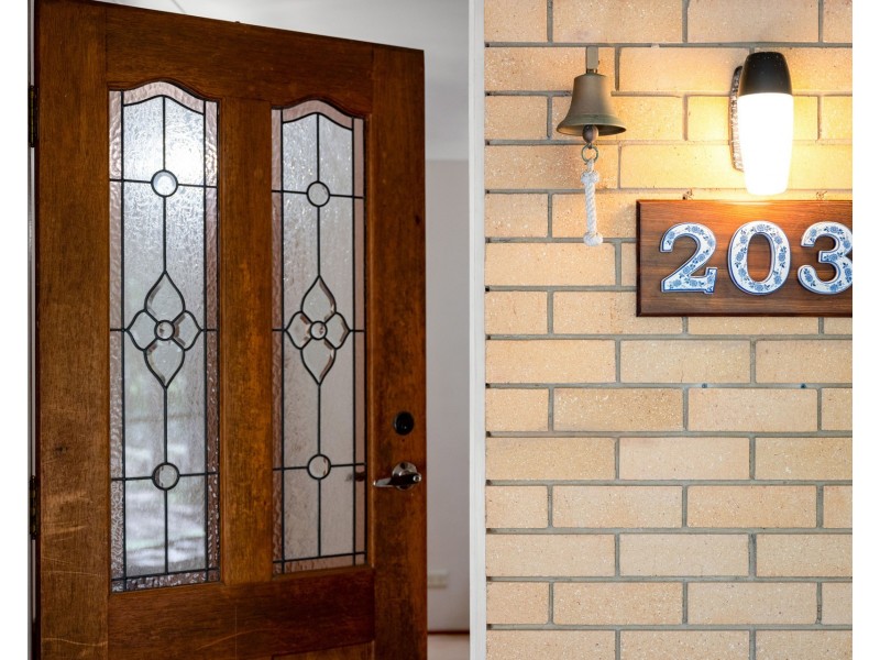 203 Rafting Ground Road, Kenmore Hills QLD 4069