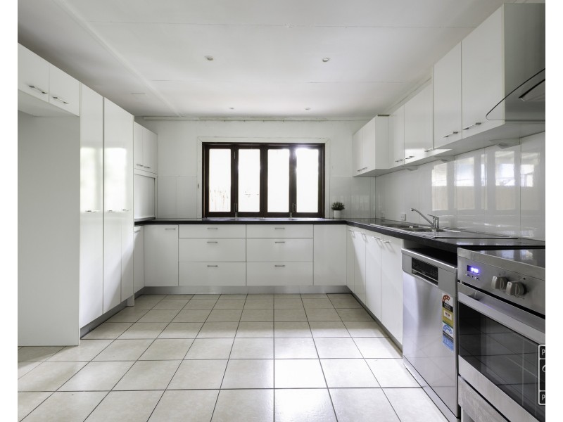 101 Kilkivan Avenue, Kenmore QLD 4069