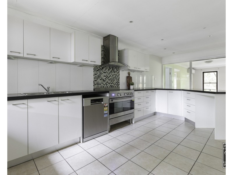 101 Kilkivan Avenue, Kenmore QLD 4069