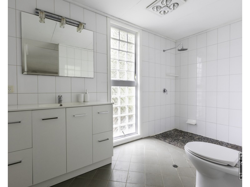 101 Kilkivan Avenue, Kenmore QLD 4069