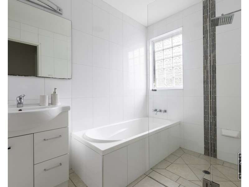 101 Kilkivan Avenue, Kenmore QLD 4069