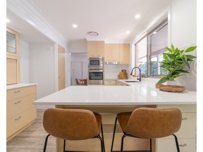 2 Lois Street, Kenmore QLD 4069