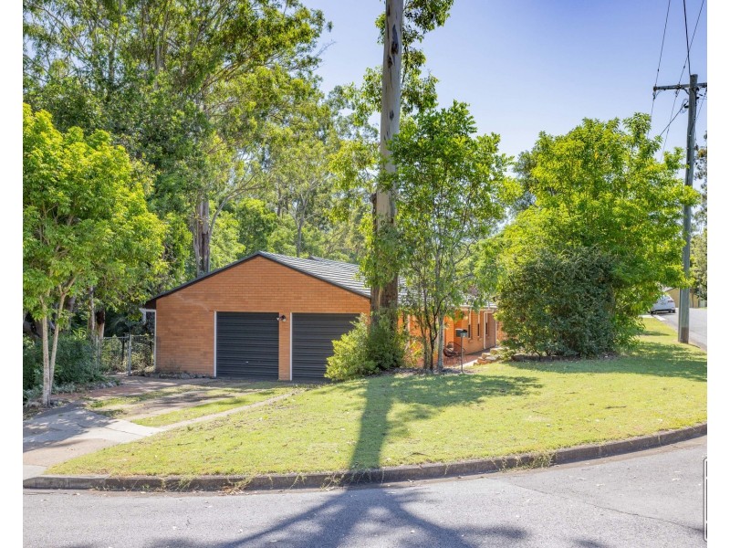 2 Lois Street, Kenmore QLD 4069