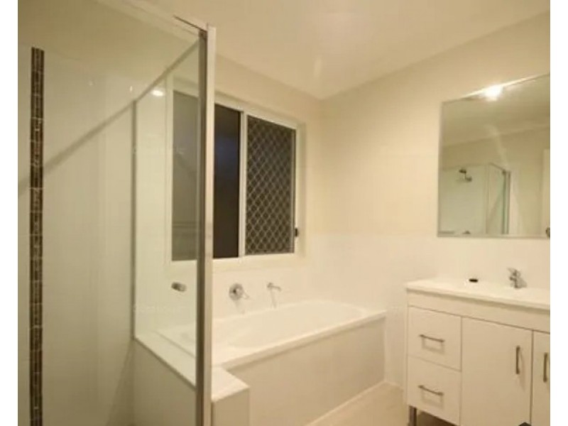 1/4 Gabrielle Court, Kallangur QLD 4503