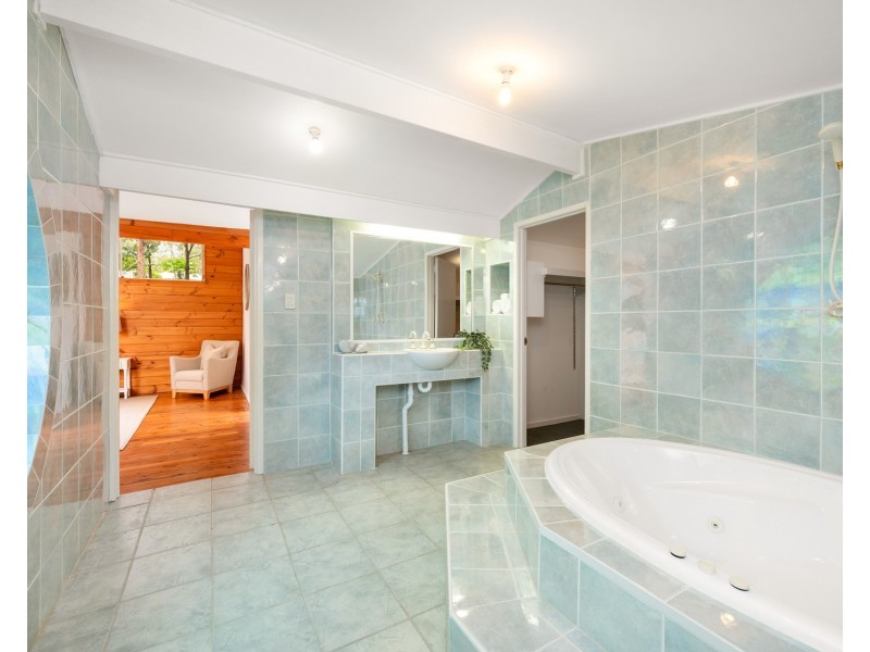 74 Kailua Street, Brookfield QLD 4069