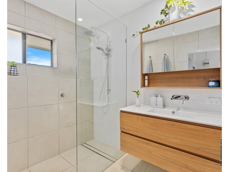 8/108 Cavendish Road, Coorparoo QLD 4151