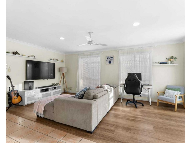 10 Canterbury Bells Circuit, Springfield Lakes QLD 4300