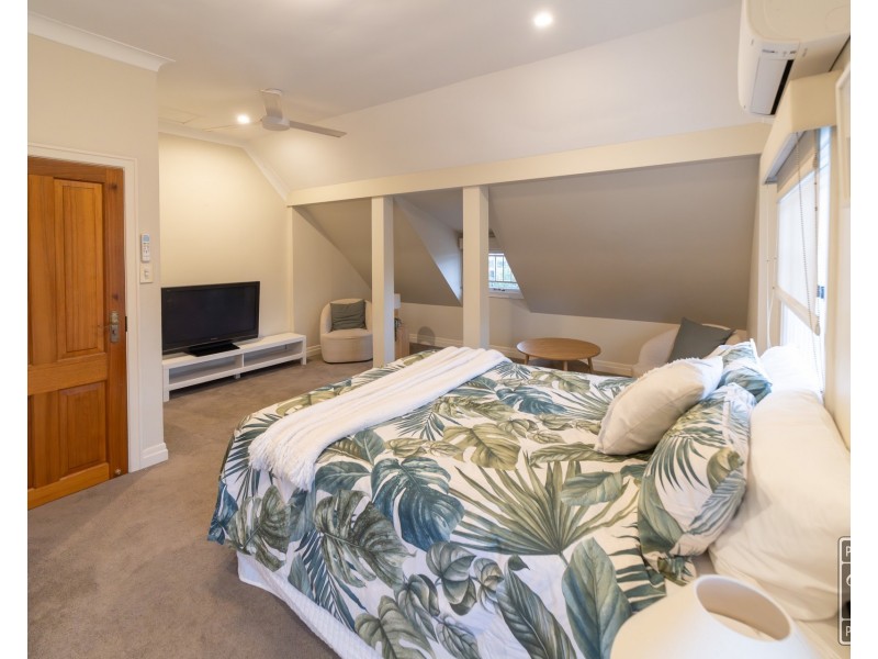 186 Rode Road, Wavell Heights QLD 4012