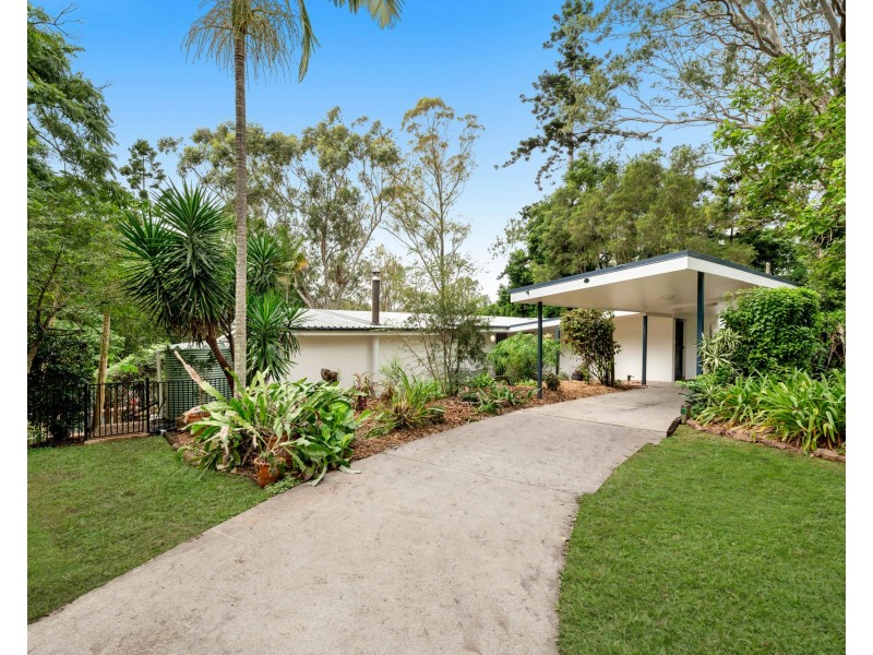 19 Deerhurst Road, Brookfield QLD 4069