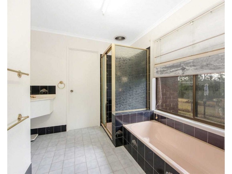 94 Thornton Road, Chuwar QLD 4306