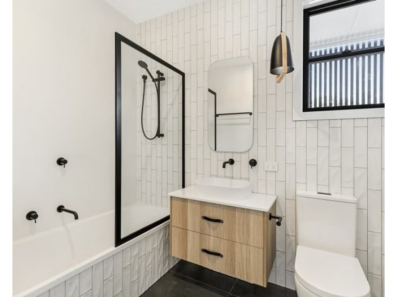 11 Auburn Terrace, Indooroopilly QLD 4068