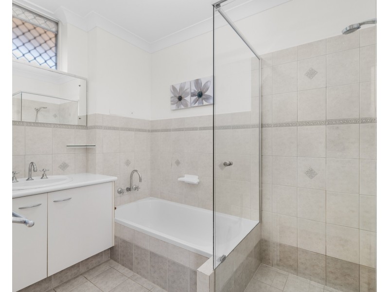 9/33 Curd Street, Greenslopes QLD 4120