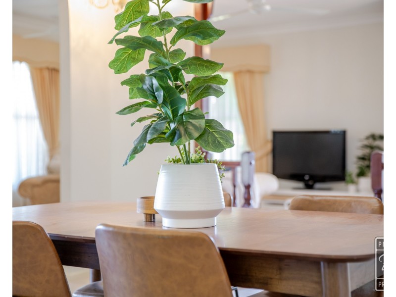 1 Minerva Court, Eatons Hill QLD 4037