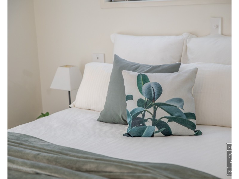 1 Minerva Court, Eatons Hill QLD 4037