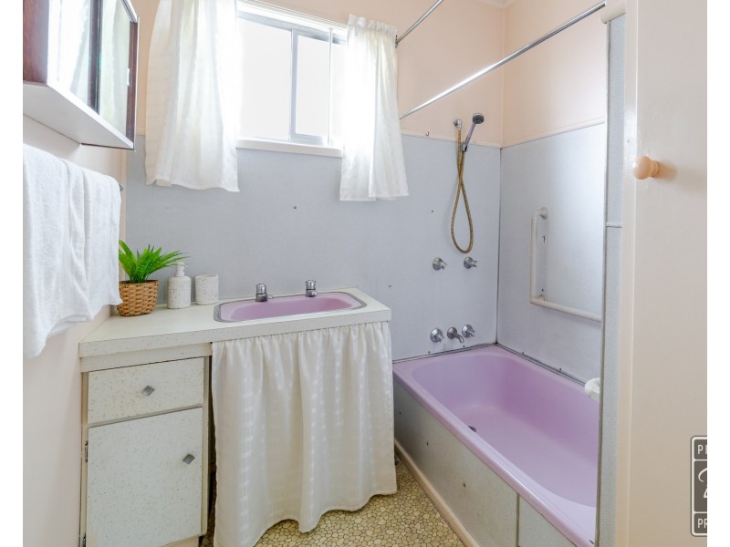 42 Grange Road, Eastern Heights QLD 4305