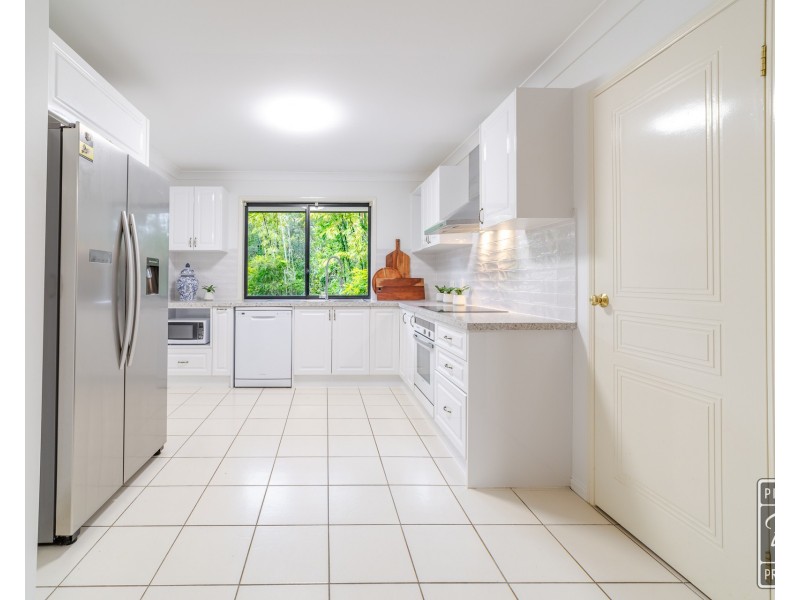 176 Chapel Hill Road, Chapel Hill QLD 4069